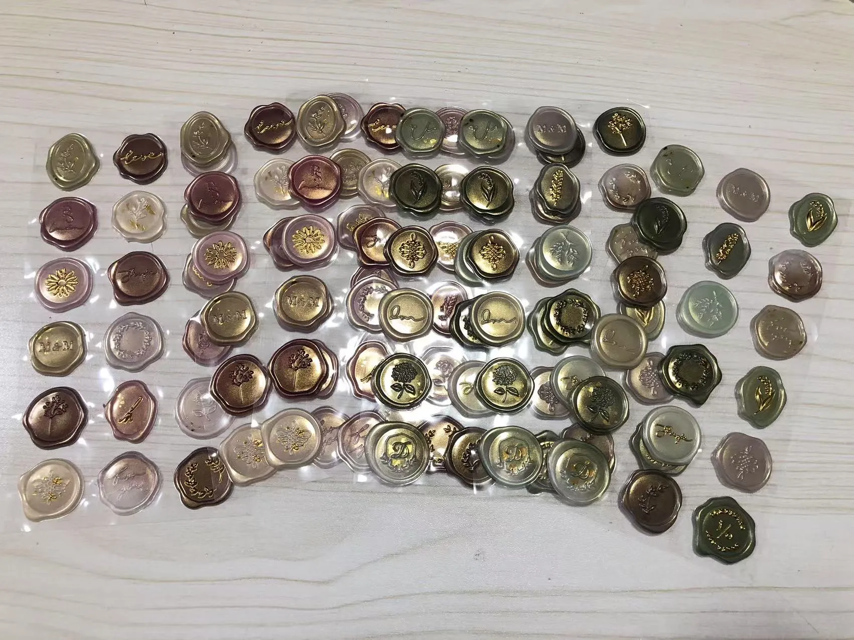 मोम सील स्टिकर भेज दिए गए हैं