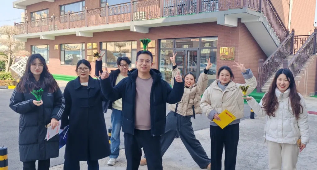 लघु लंच ब्रेक शटलकॉक मनोरंजन के साथ कार्यालय को ऊर्जावान बनाता है