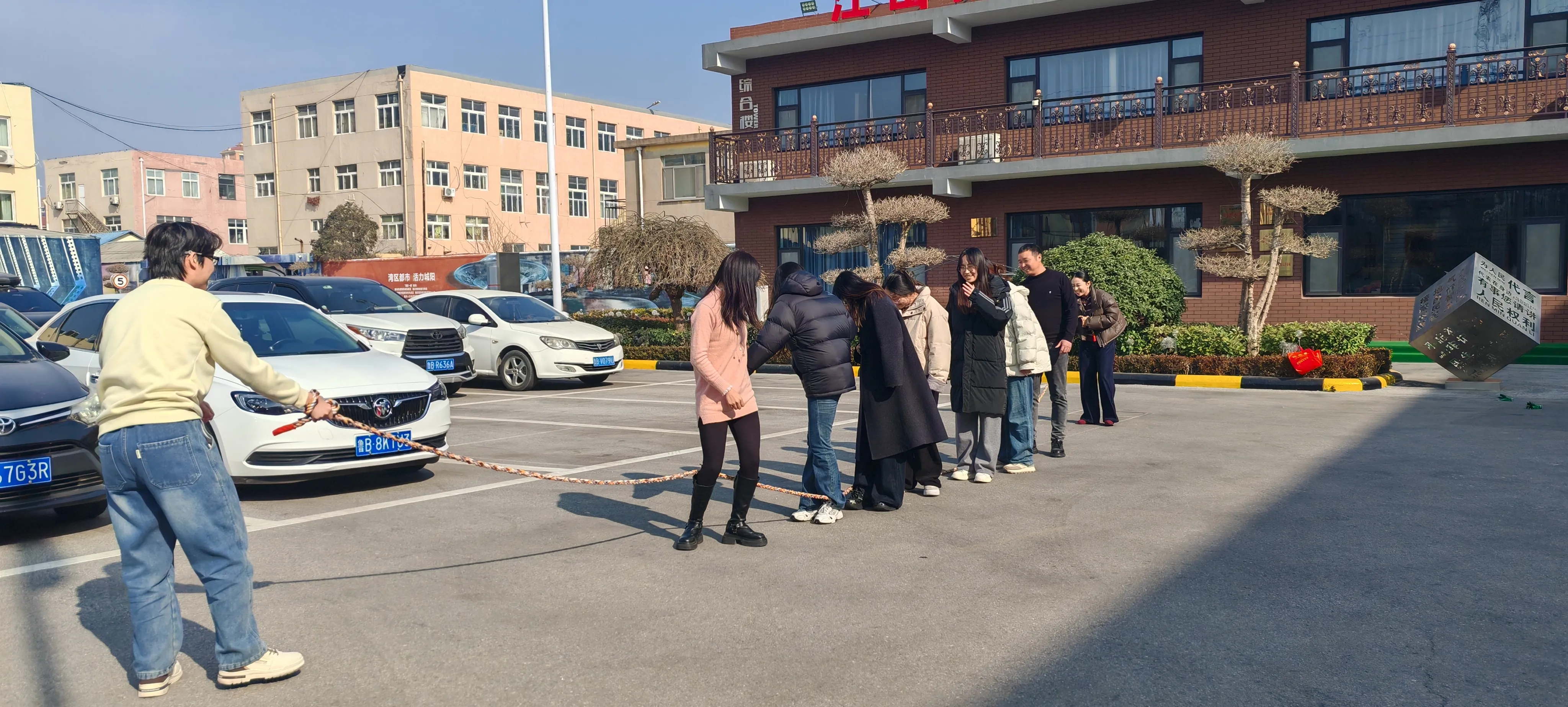 जोजो पैक में टीम स्पिरिट ऊंची उड़ान भरती है