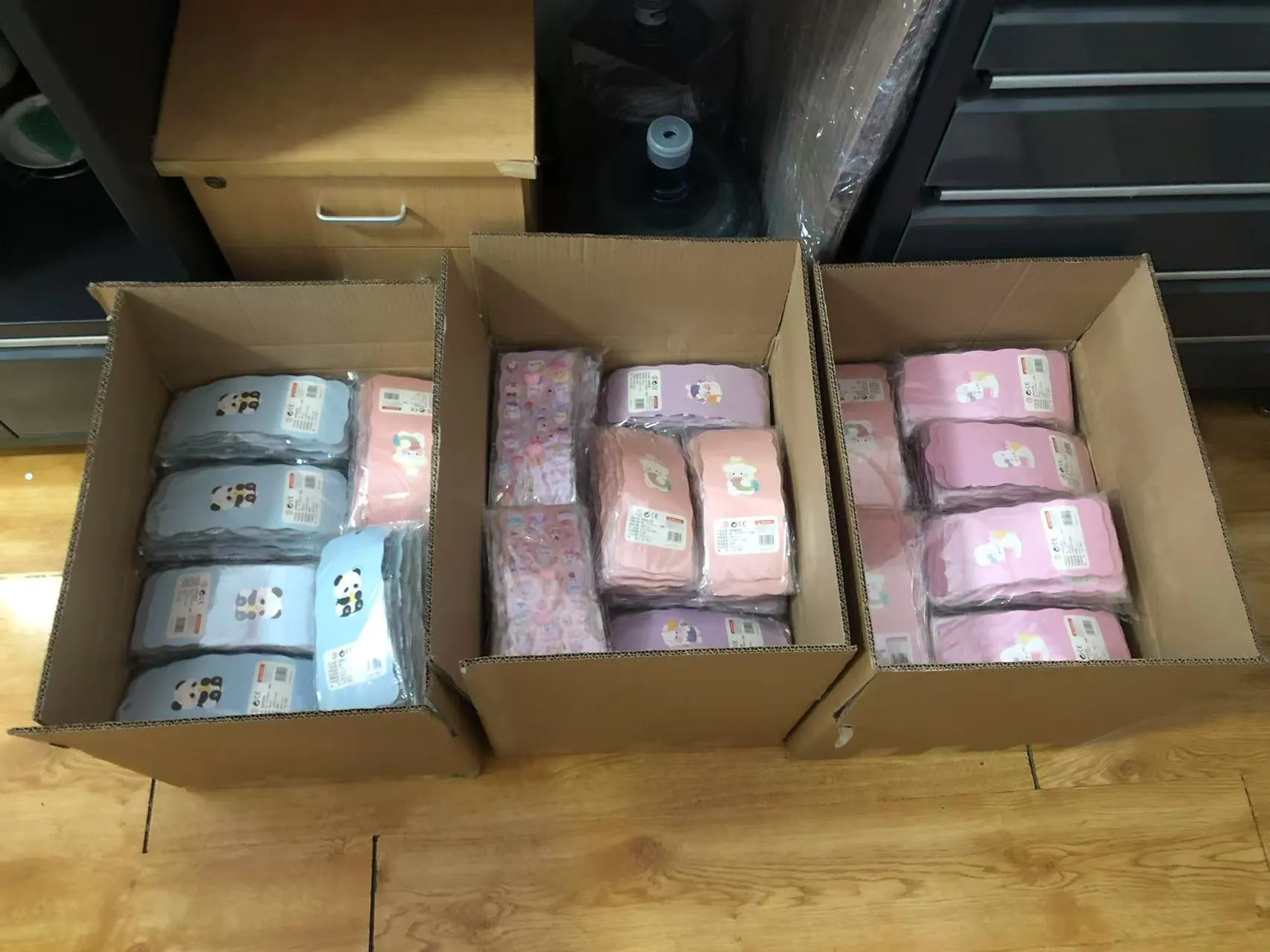 क्या आपको दबाने योग्य बट-आकार के स्टिकर पसंद हैं?